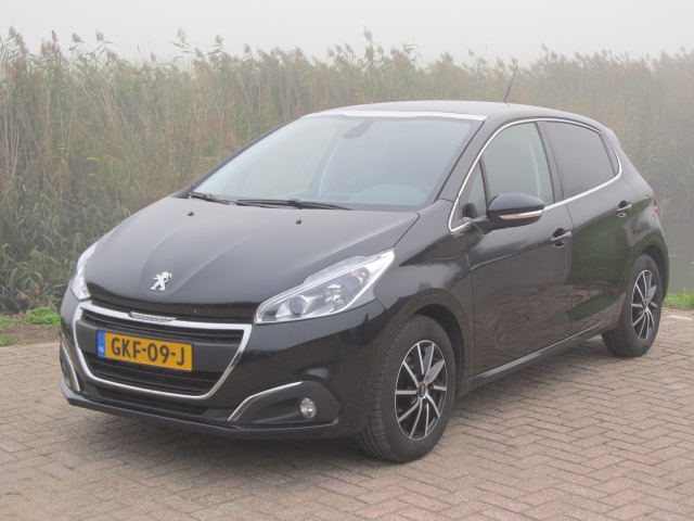 Peugeot 208 1.2 PureTech Allure/Panorama/Navi